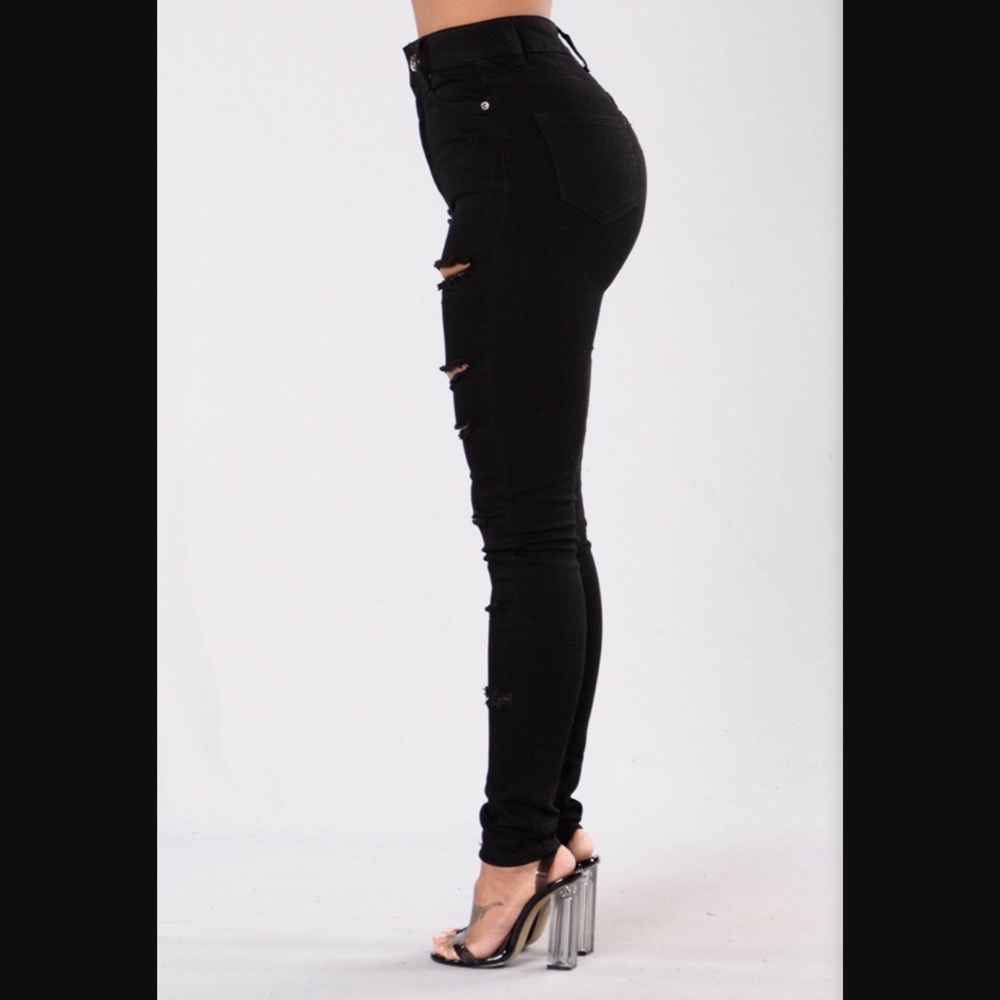 Fashion Nova new hug so tight Black jeans👖 - Picture 2 of 4